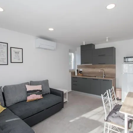 Lirio Apartment *