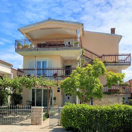 Lirio Apartment